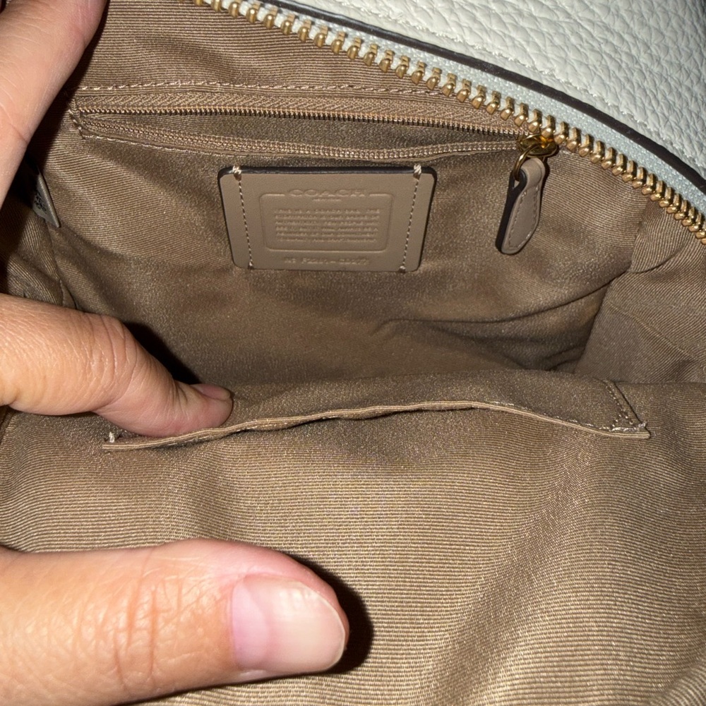 Coach Cream Backpack with 🐈 cat - Picture 2 of 4